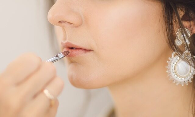 Czy szminką i pomadka to to samo? Czy szminką i pomadka to to samo?