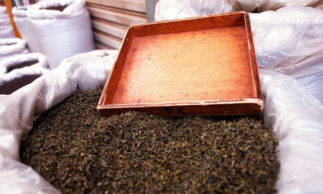 Jak nakładać sypki cień do powiek?