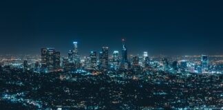 Z jakiego kraju pochodzi firma Essence?