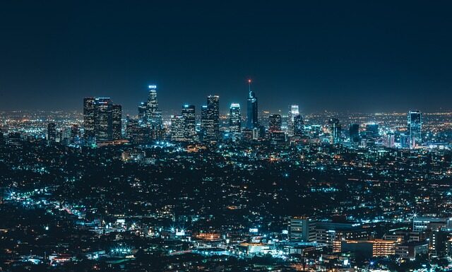 Z jakiego kraju pochodzi firma Essence?