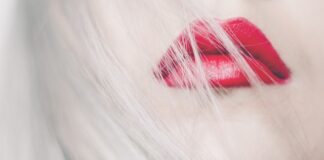 Jaka pomadka powiększająca usta?