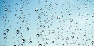 Czy można iść spać z mokrymi włosami?