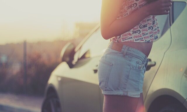 Do czego nosić dżinsowe szorty? Do czego nosić dżinsowe szorty?