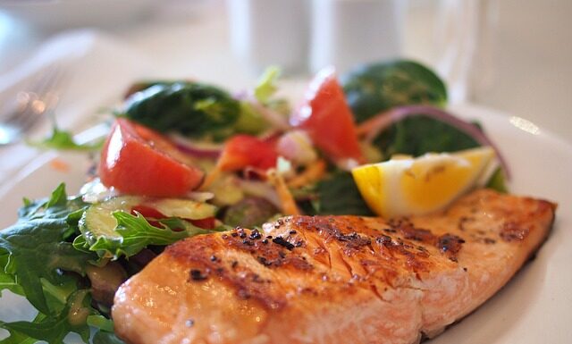 Czy nad morzem opalamy się szybciej?