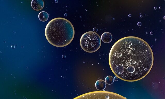 Czy będąc w wodzie można się opalić?