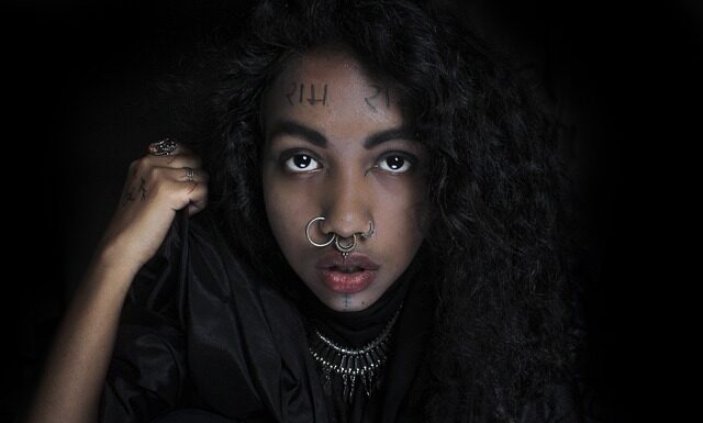 Co powinna mieć w szafie 50 latka?